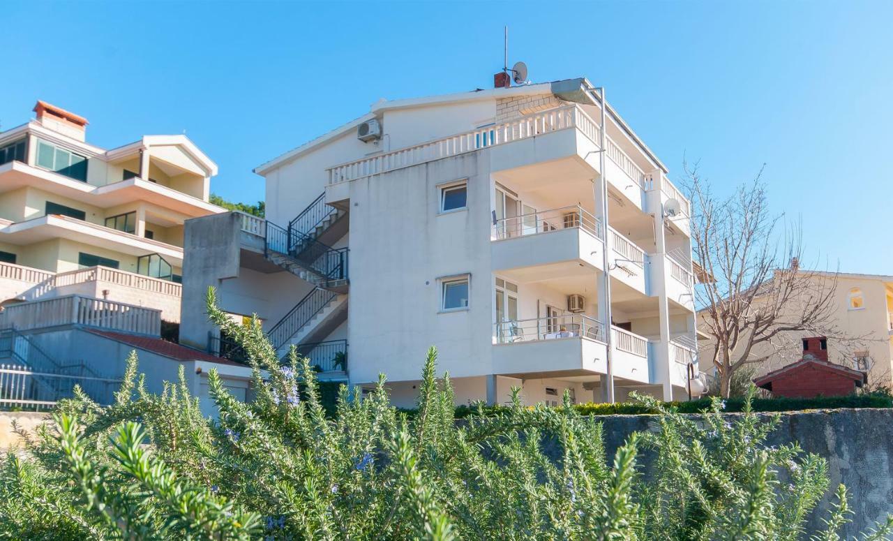 Apartment Ines Omiš Exterior foto